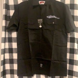 Men’s black Streamline button up shirt. Size M NWT